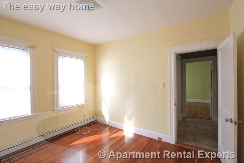 23-25 Bonner Ave, Tufts