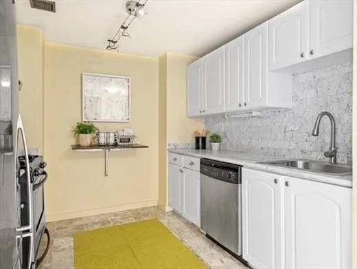 15 N Beacon St, Allston