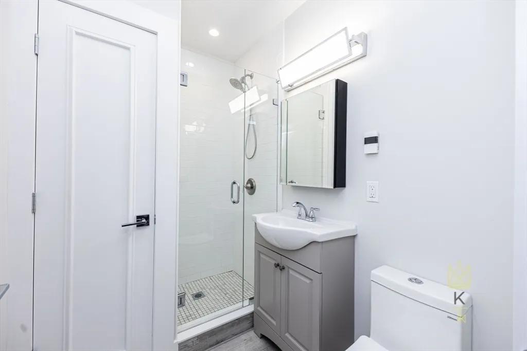 85 Regent St, Roxbury