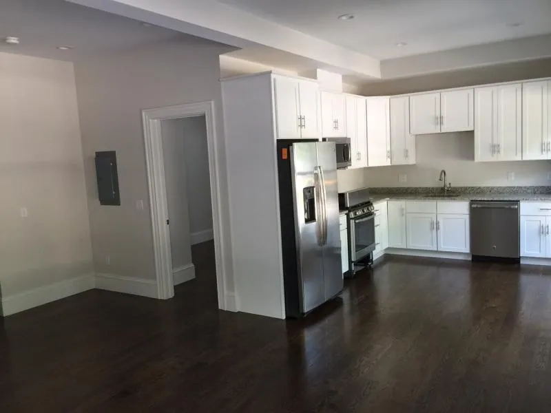 2044 Beacon Street Extension, Auburndale