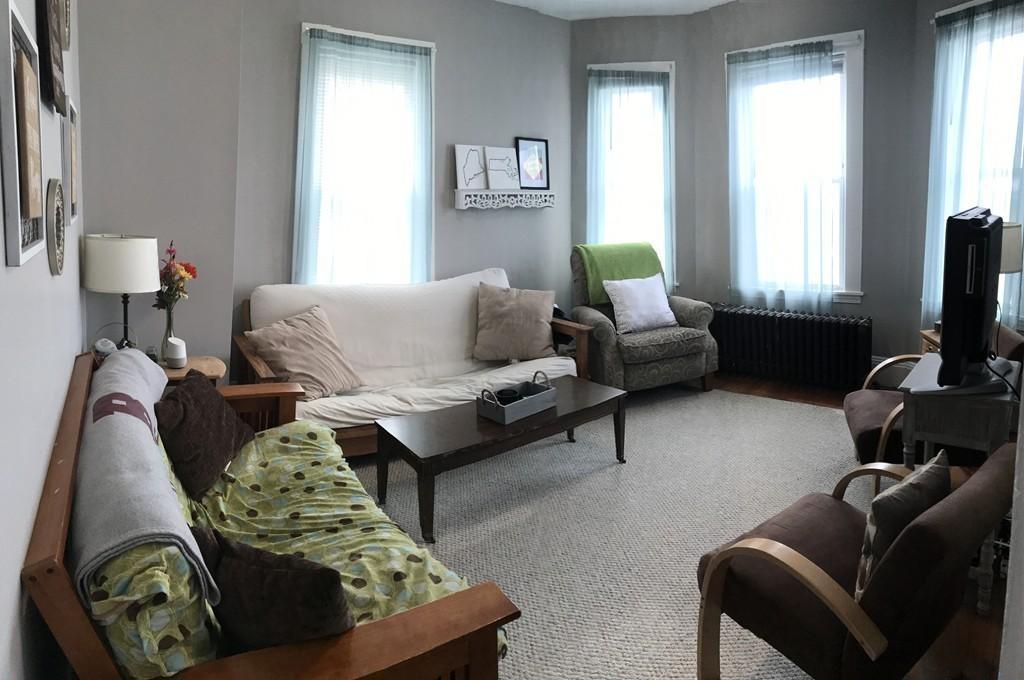 8 Sunset St, Mission Hill