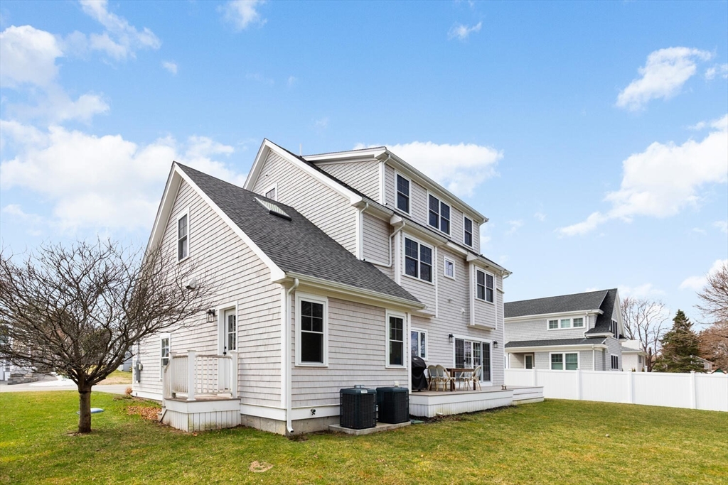 40 Foley Beach Rd, Hingham