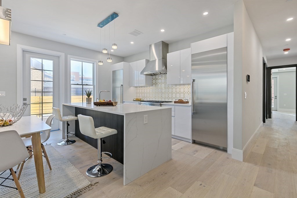 88 Dover St, Davis Square