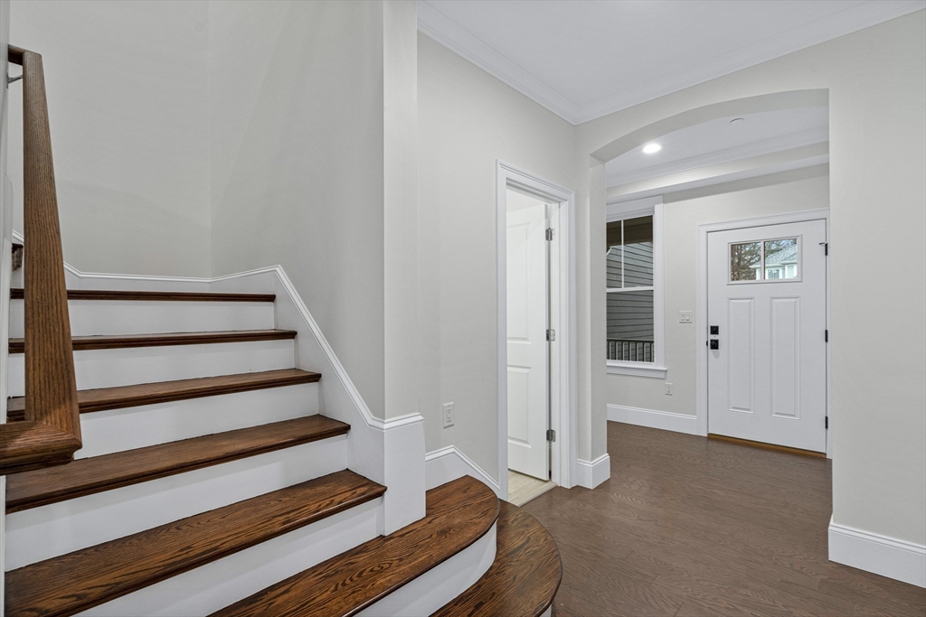 15 Lily Pond Ln, Lexington