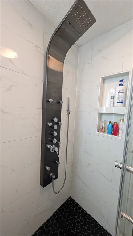 20 Winterberry Way, Bedford