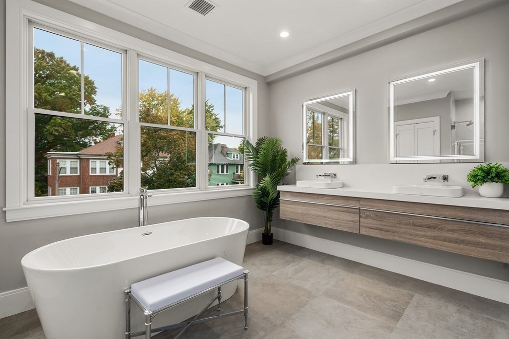 96 Verndale St, North Brookline