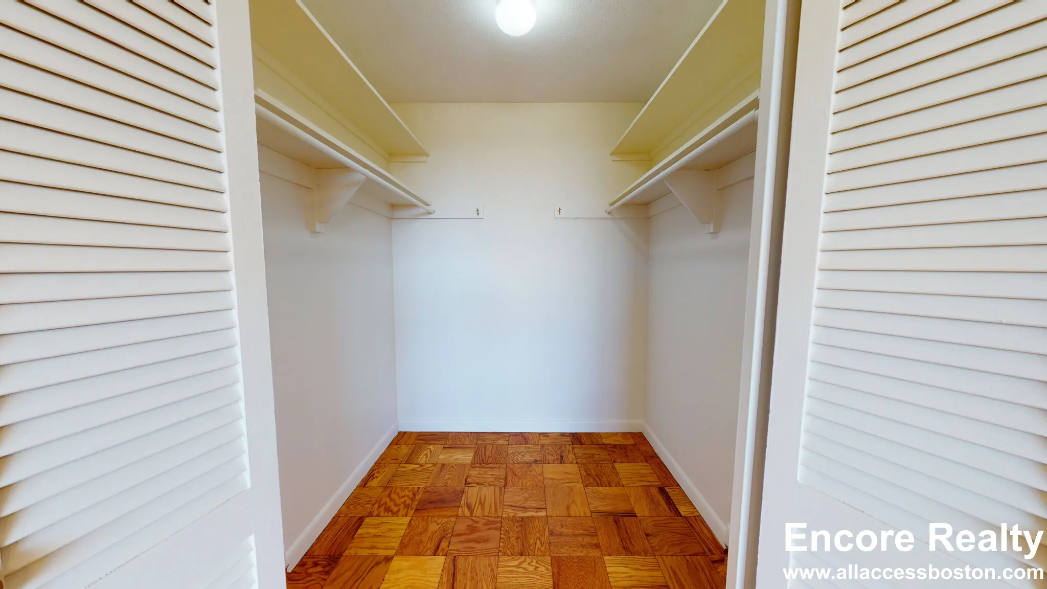 101 Monmouth St, Longwood