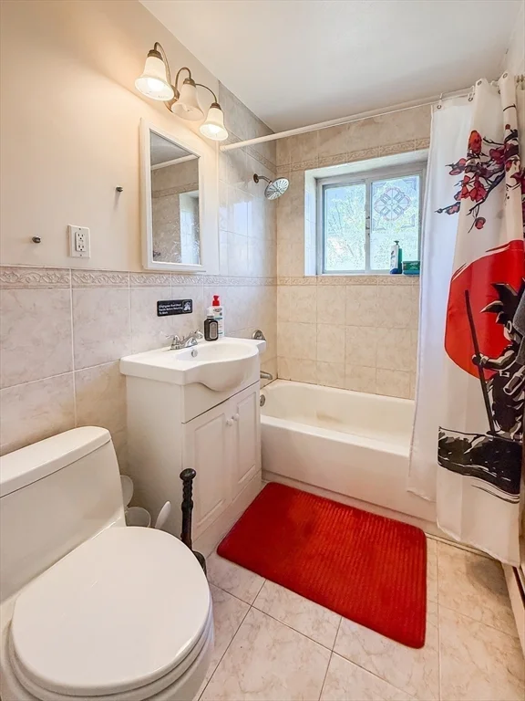 28 Westgate Rd, Chestnut Hill