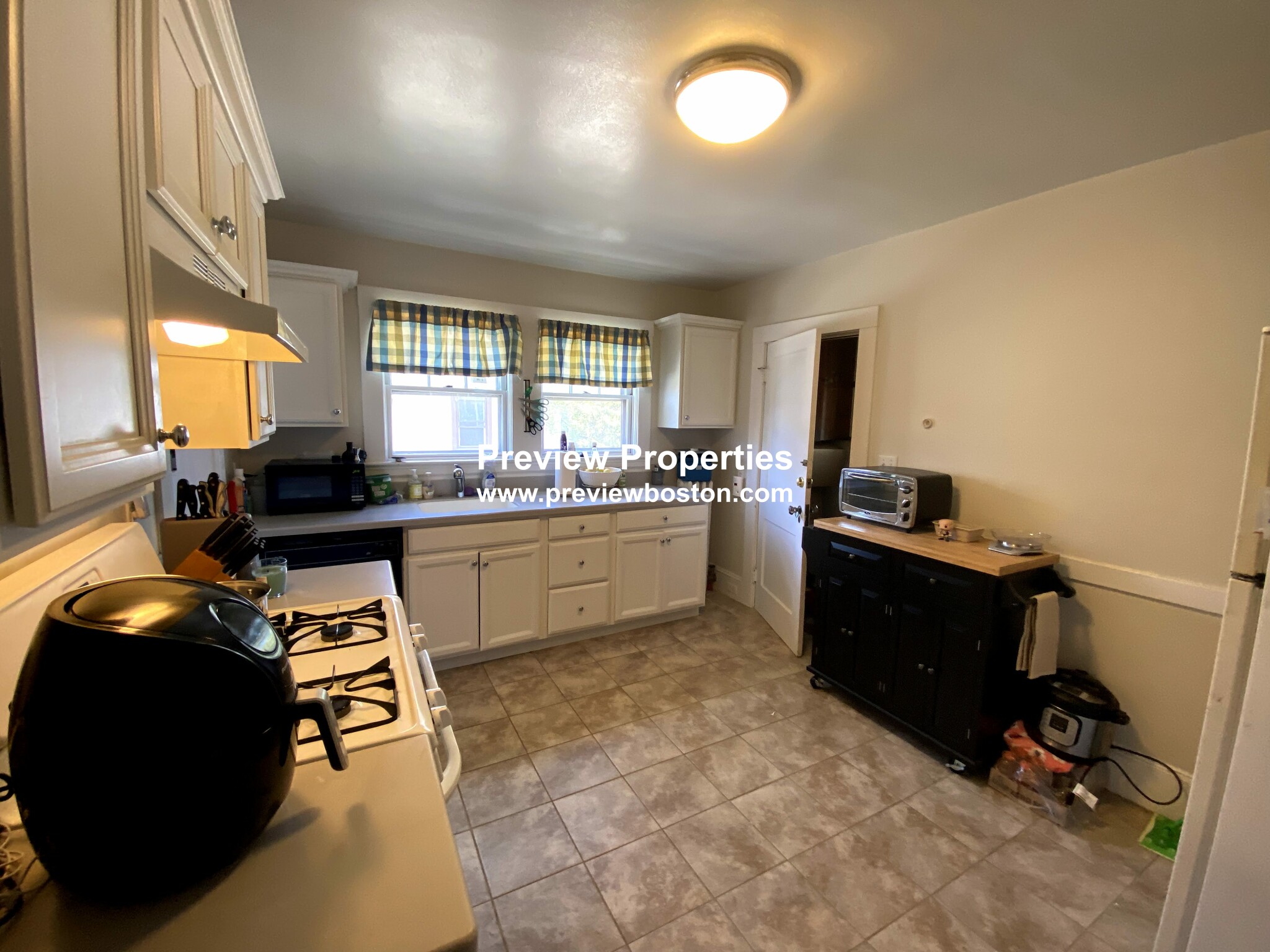 12 Niles St, Brighton