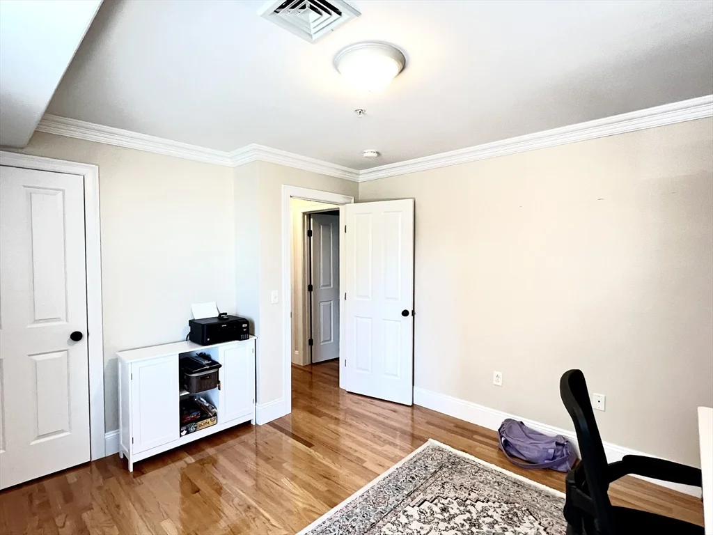 75 Brackett St, Quincy