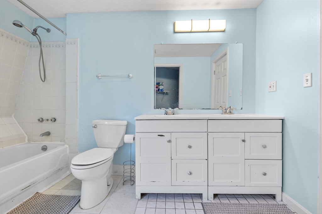 528 Medford, Charlestown