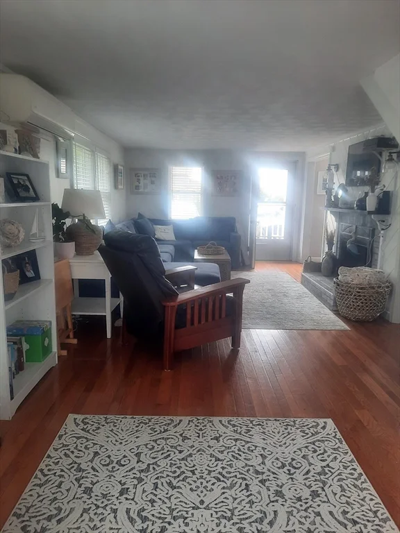 24 Pine Point Rd, Duxbury