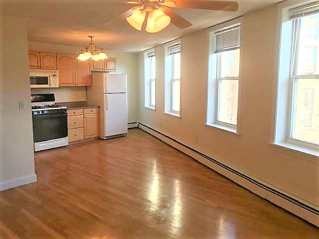 2 bed, 1 bath apartment for rent at 382 North St Unit 3, Waterfront — photo 3 of 20