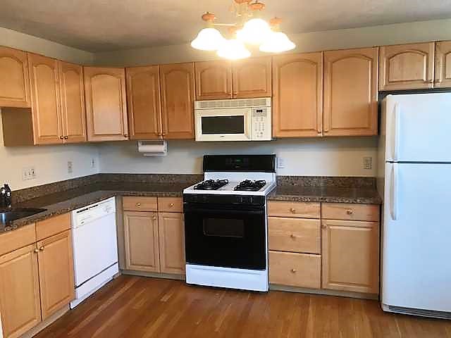 2 bed, 1 bath apartment for rent at 382 North St Unit 3, Waterfront — photo 2 of 20