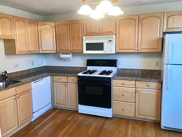 2 bed, 1 bath apartment for rent at 382 North St Unit 3, Waterfront — photo 5 of 20