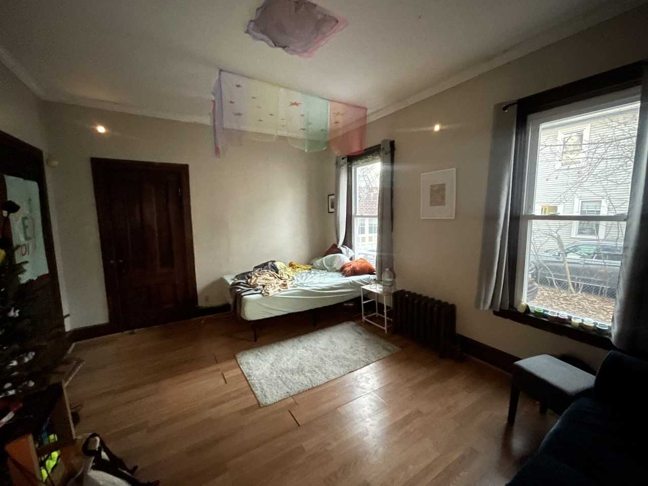 8+ bed, 2.5 bath apartment for rent at 16 Ashford St Unit 1, Allston — photo 6 of 7