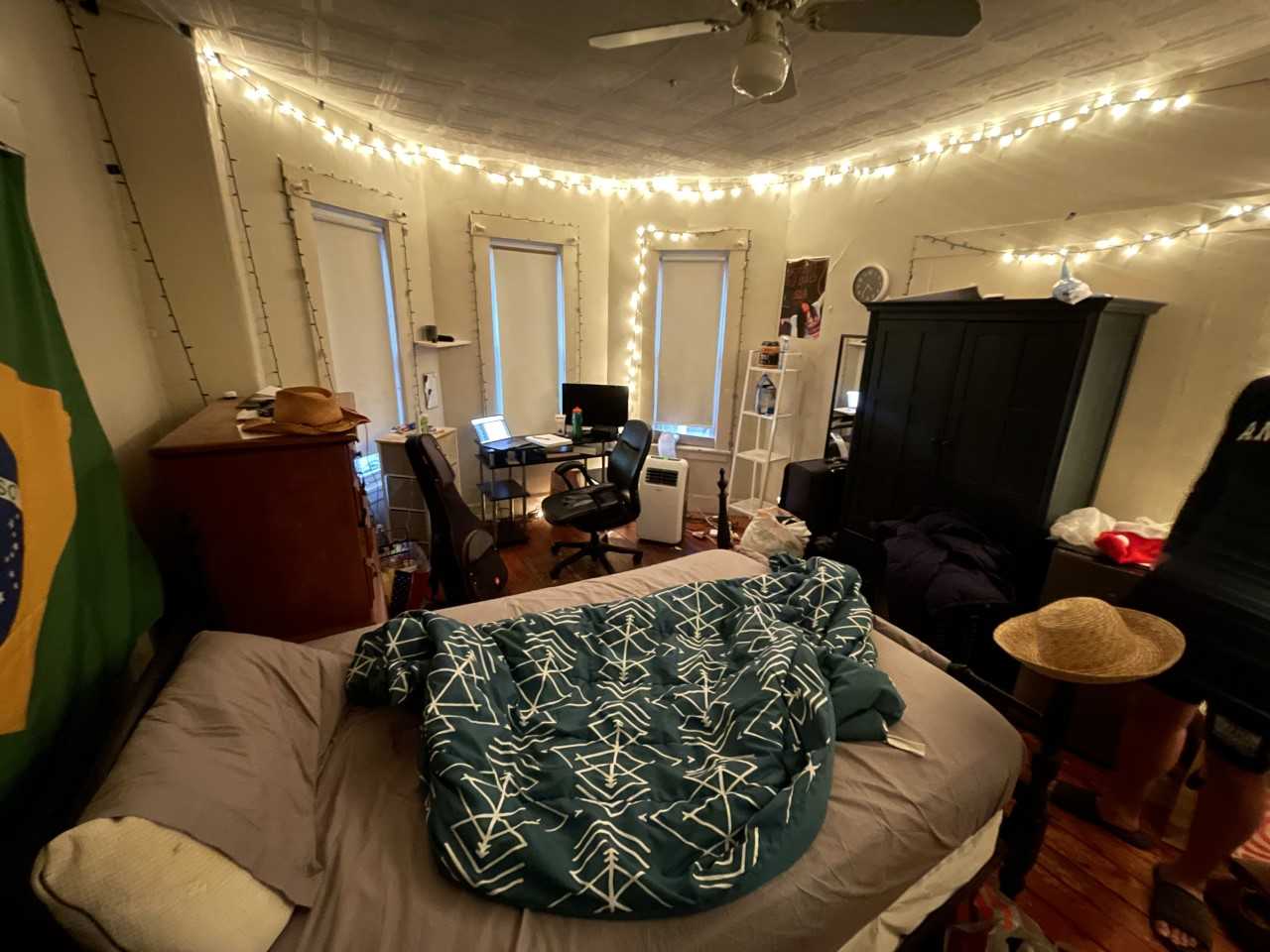 8+ bed, 2.5 bath apartment for rent at 16 Ashford St Unit 1, Allston — photo 4 of 7