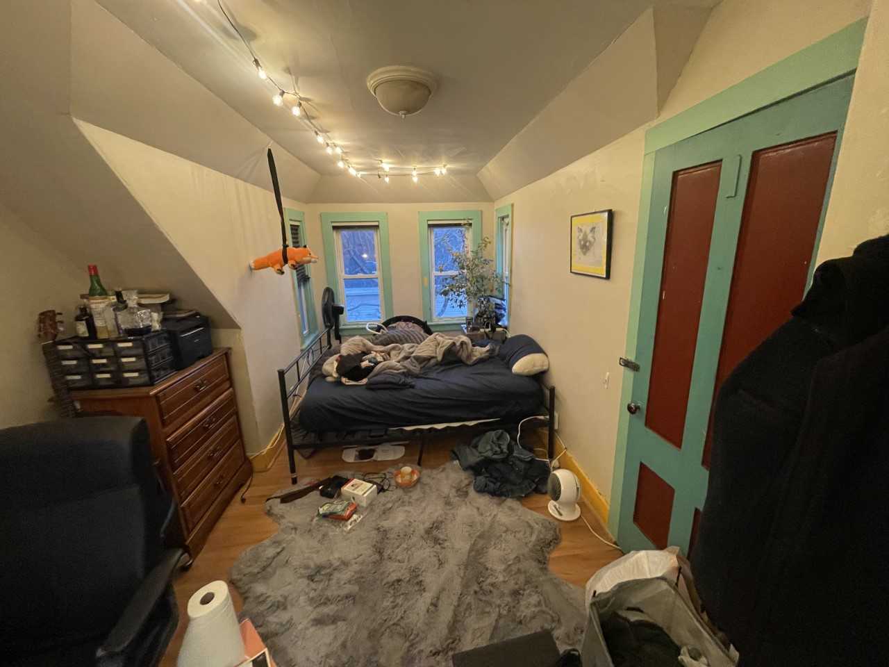 8+ bed, 2.5 bath apartment for rent at 16 Ashford St Unit 1, Allston — photo 2 of 7