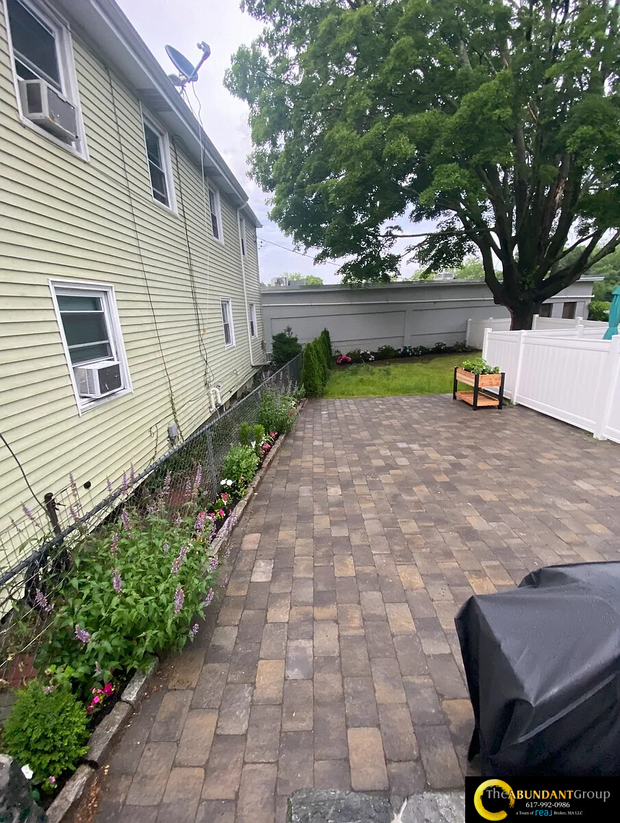 66 Calvary St, South Side