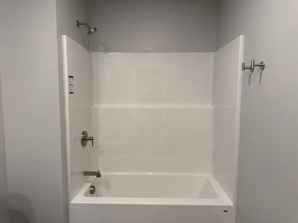 251 Sladen St, Dracut