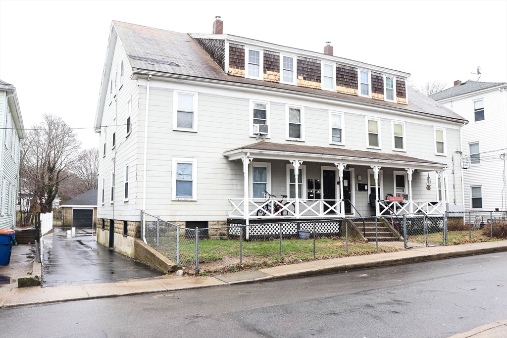 9 Forest Ave Ct, Plymouth