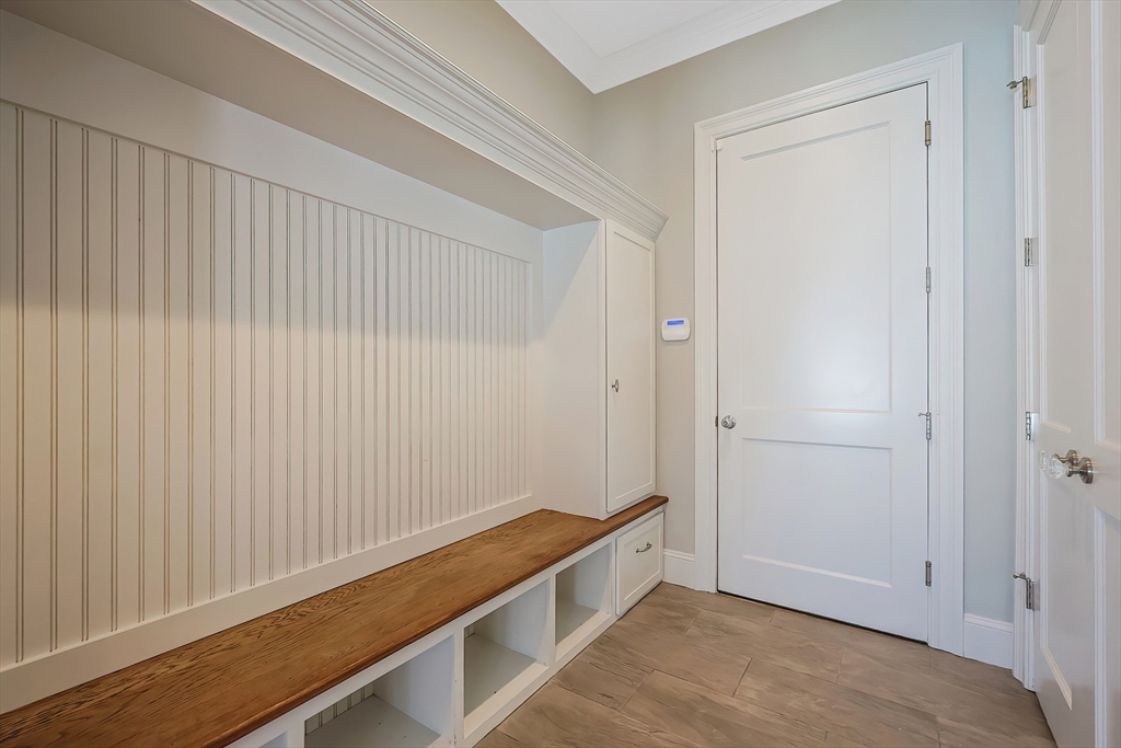 7 Marshall Rd, Wellesley