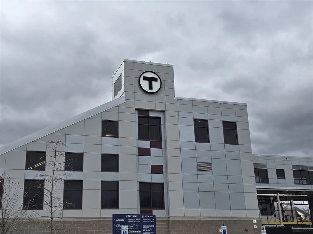 130 Beach St, Quincy