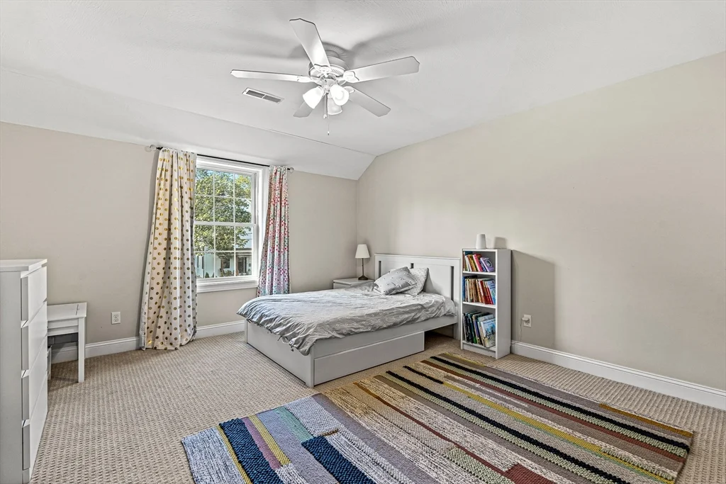 176 Washington St, Reading