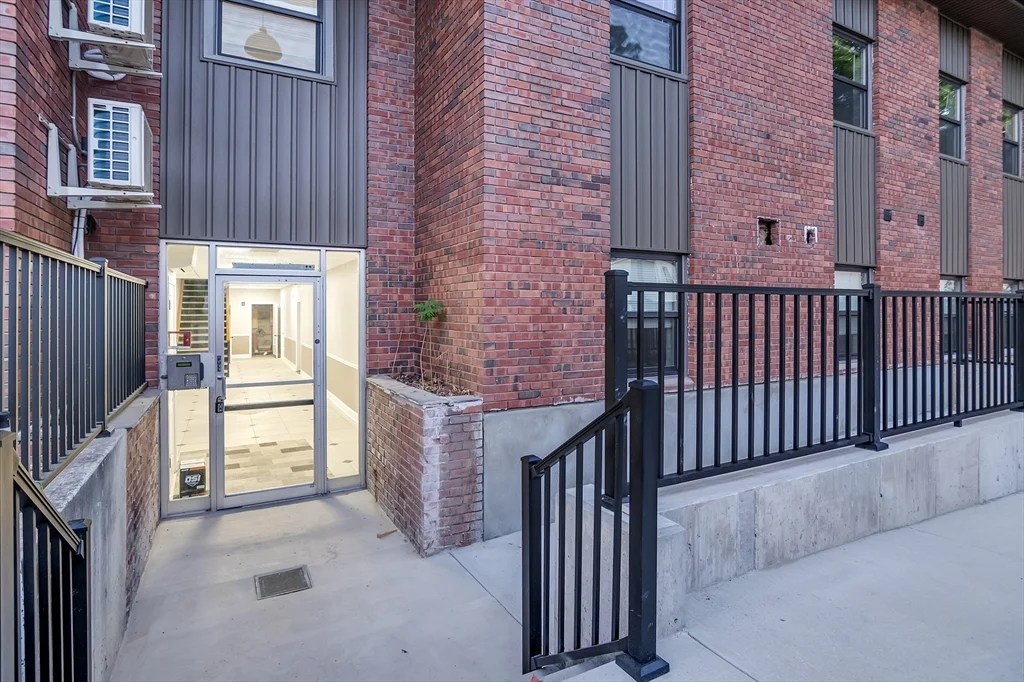 70 Court St, Westfield