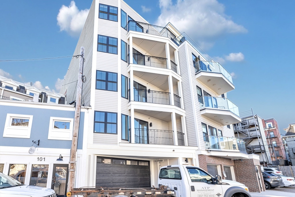 582 East Broadway, Boston