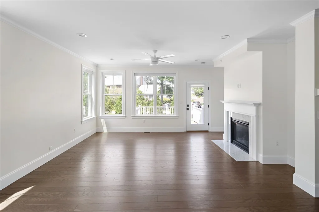 19 Lily Pond Ln, Lexington