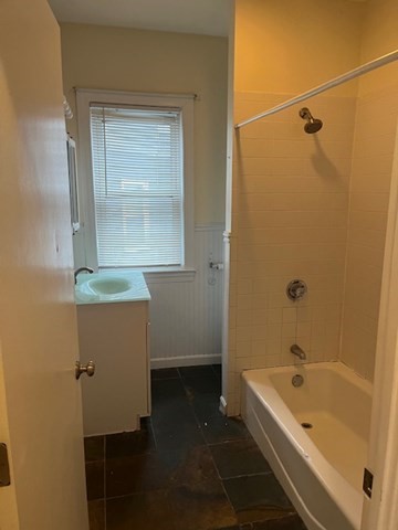 68 Kenmere Rd, Medford