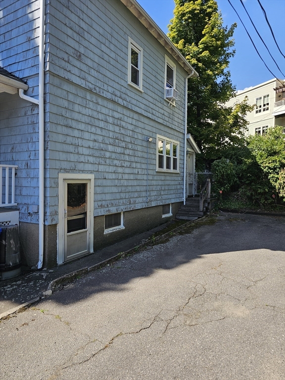 663 Hammond St, Chestnut Hill