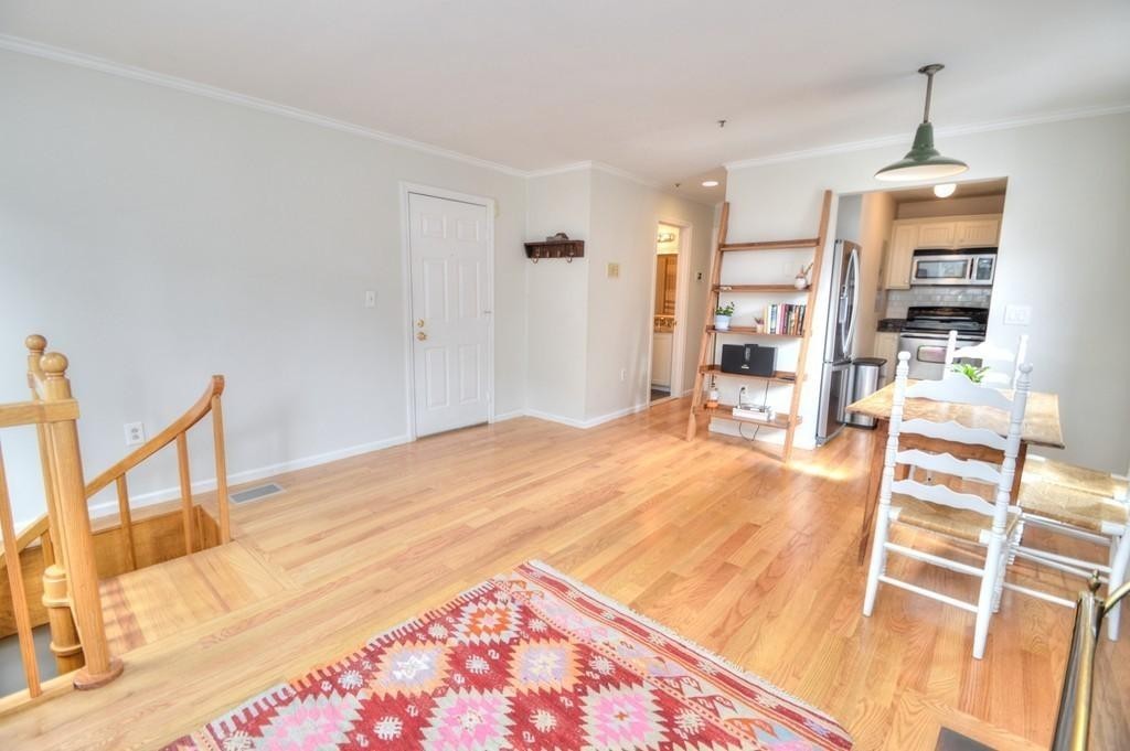 21 Main St, Charlestown