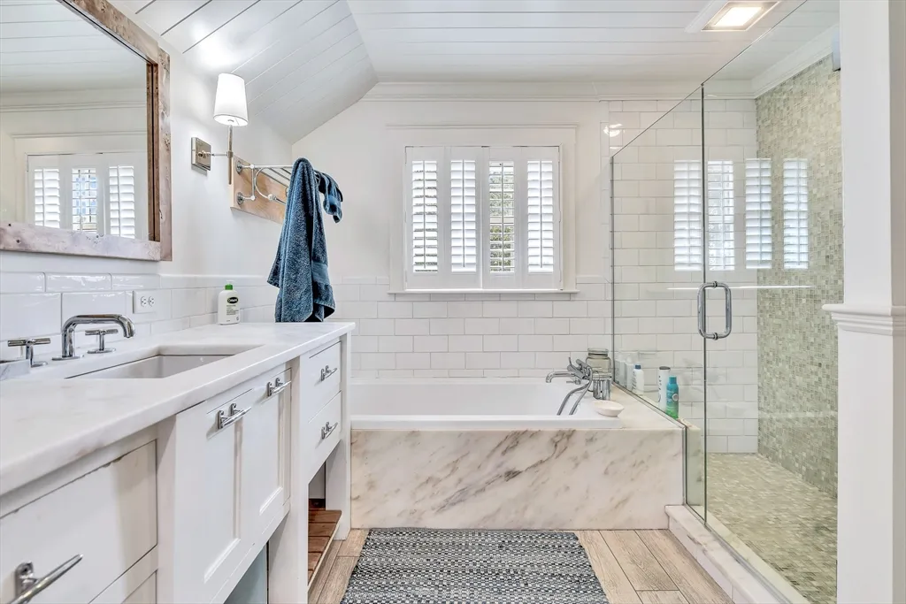 17 Atlantic Ave, Cohasset