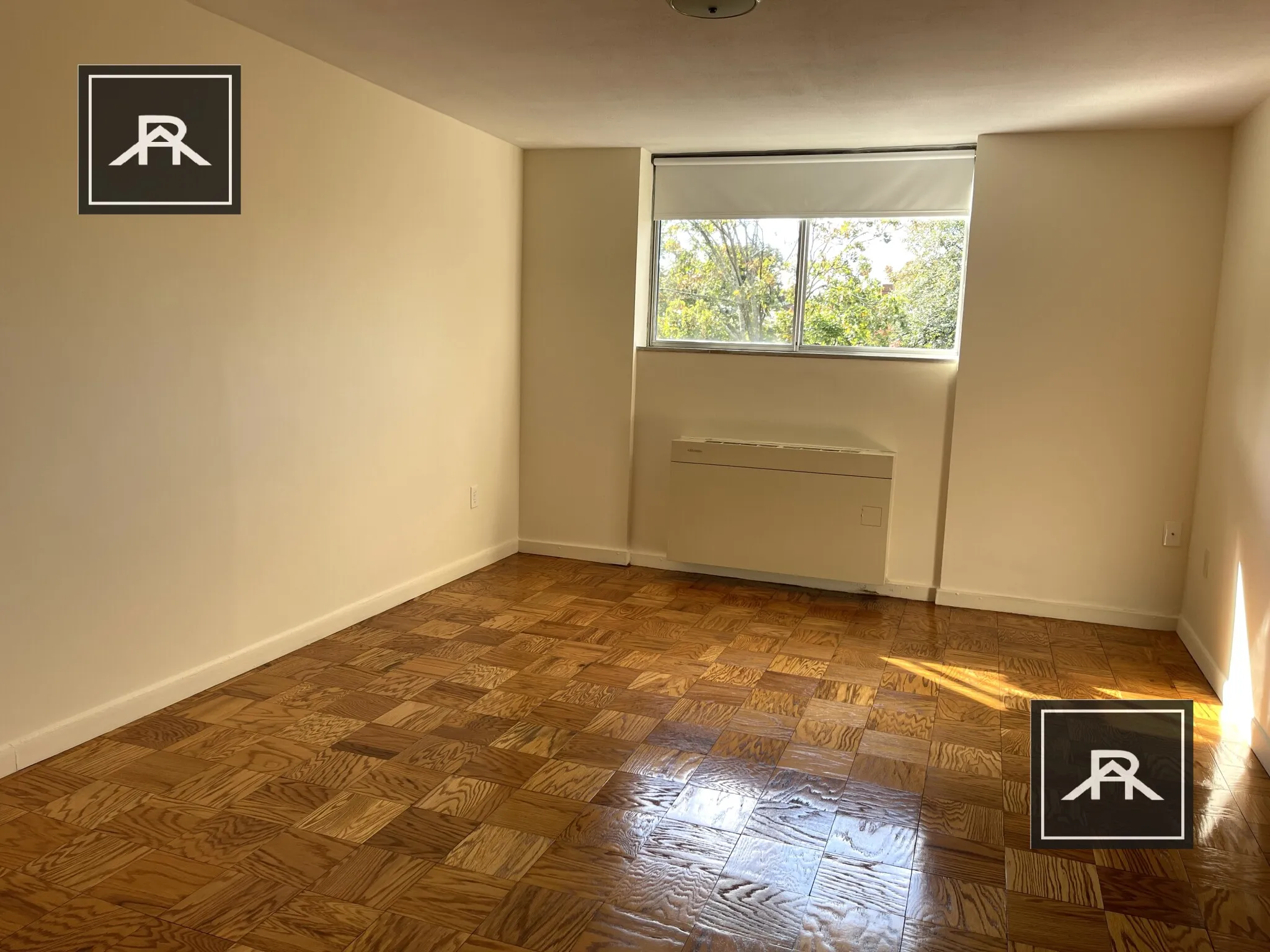 101 Monmouth St, Longwood