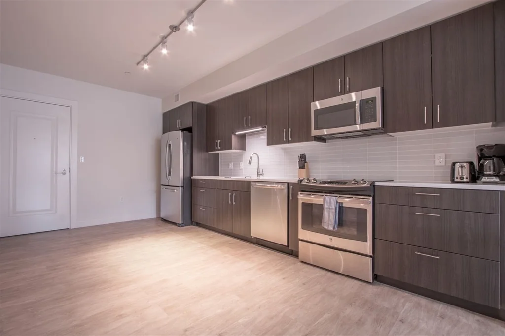 900 Beacon St, Fenway