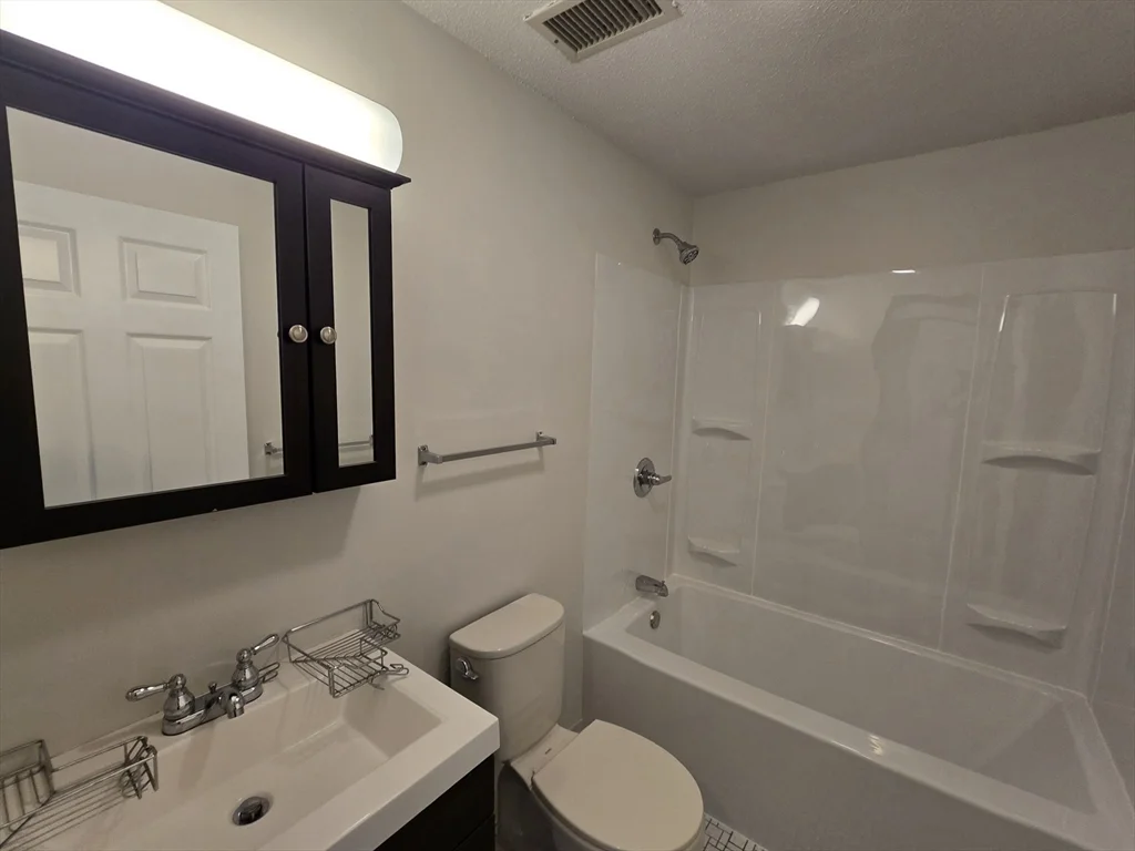 130 Beach St, Quincy