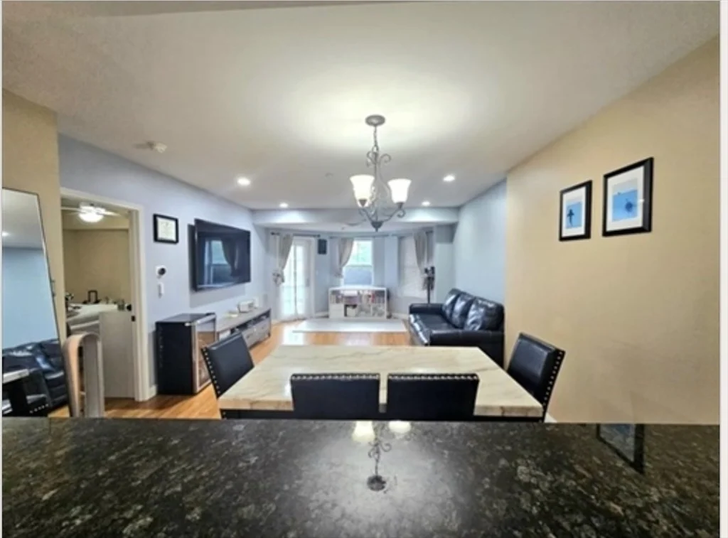 10 Seaport Dr, Quincy