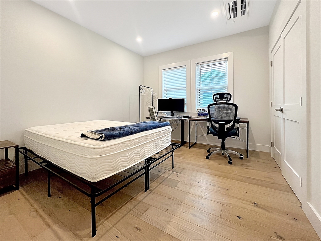 18 Edward St, Medford