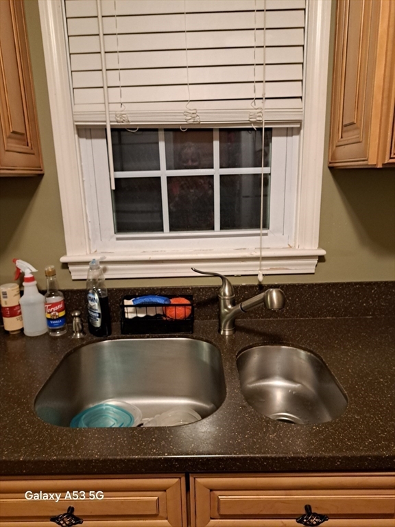 14 Meetinghouse Ln, Millbury