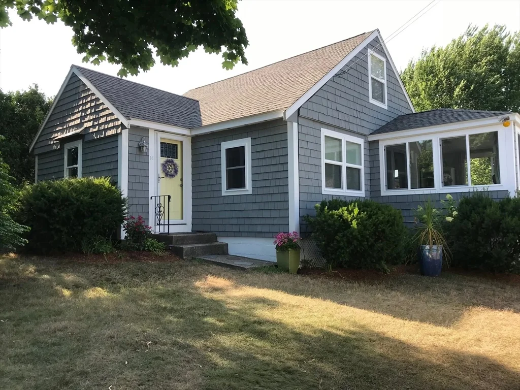 16 Cricket Ln, Rexhame