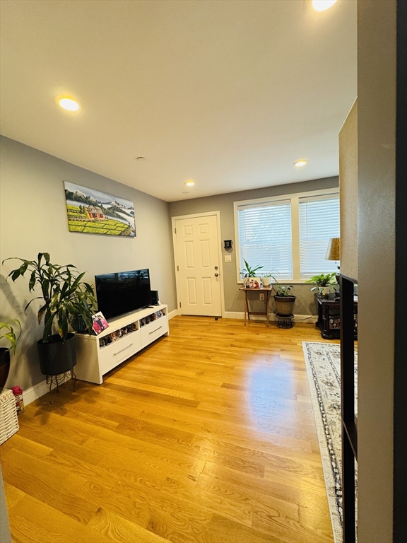 112 Harvard St, Glendale