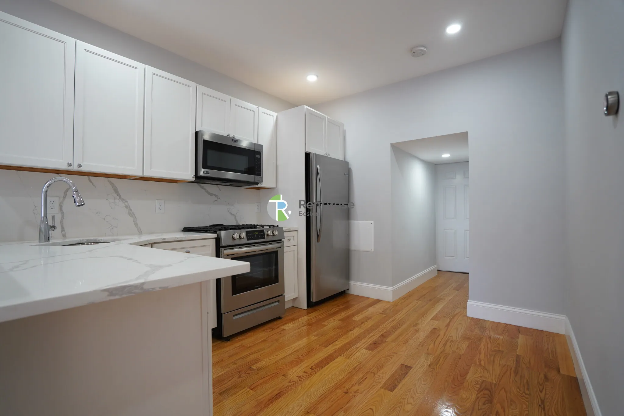 372 Oxford St, Ward Two