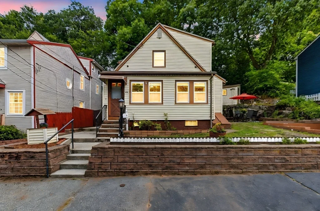 60 Haines St, Medford