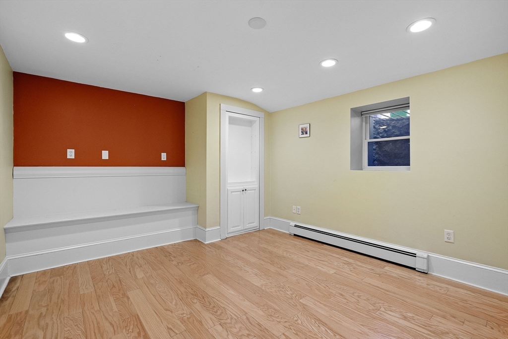 31 Millmont St, Roxbury