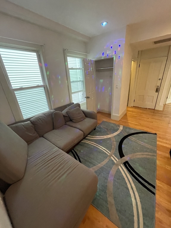 32 Suffolk St, The Port