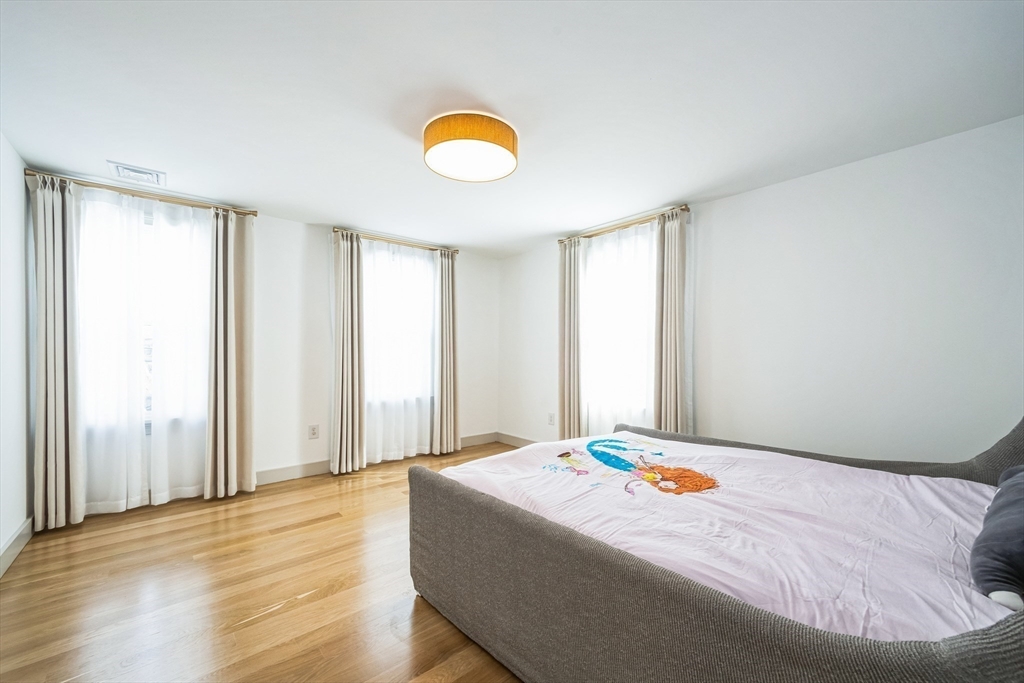 20 Fairmont St, Cambridgeport