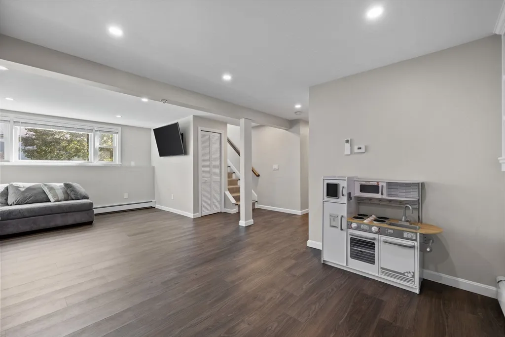 193 Bonham Rd, Dedham