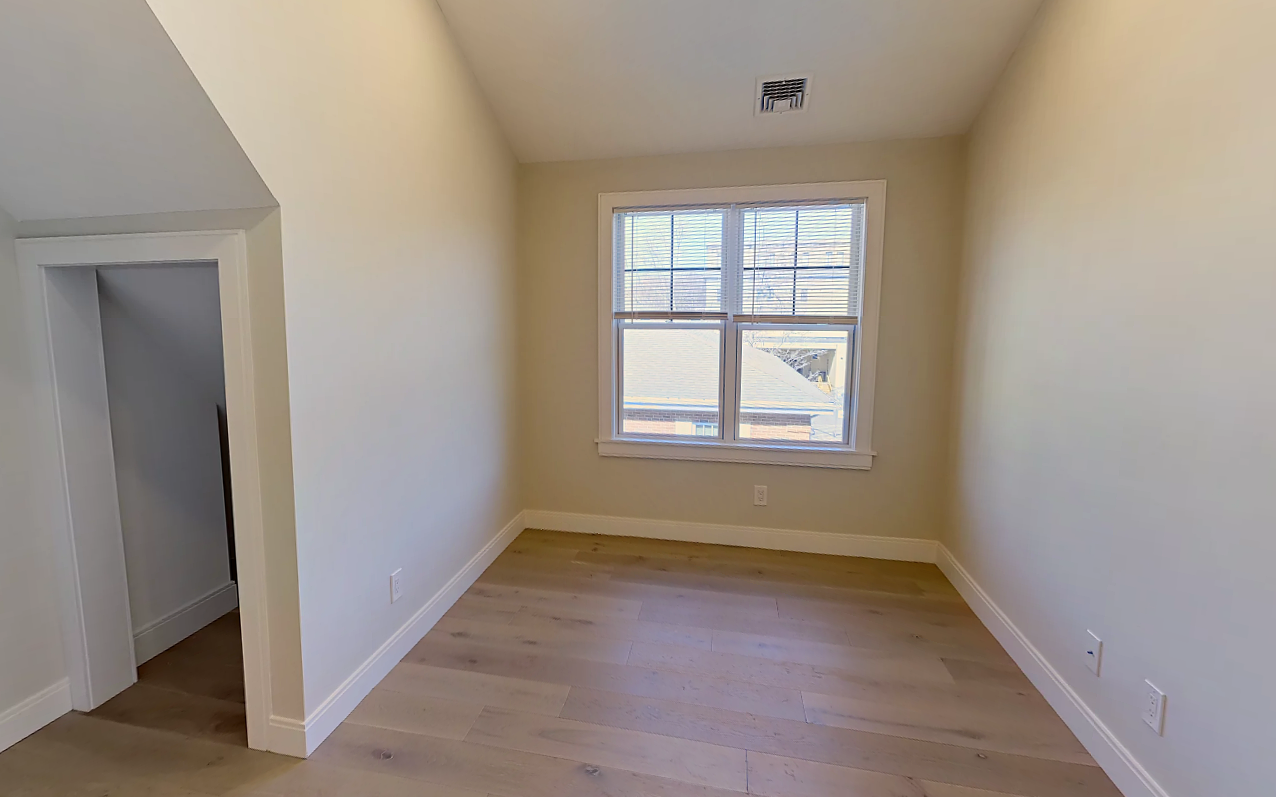 32 Cummins Highway, Roslindale